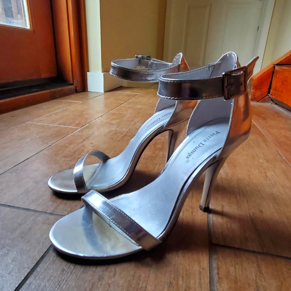 Silver Pierre Dumas Stillettos, sz 8.